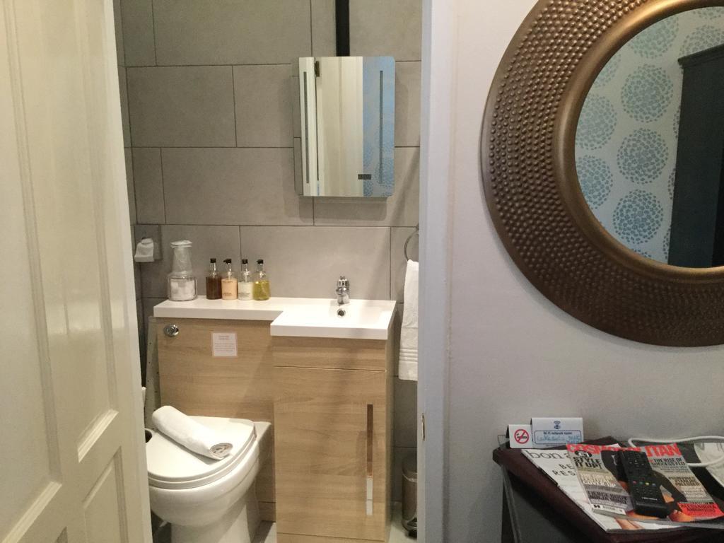 Deluxe Tweepersoonskamer met Eigen Badkamer en Eigen Ingang